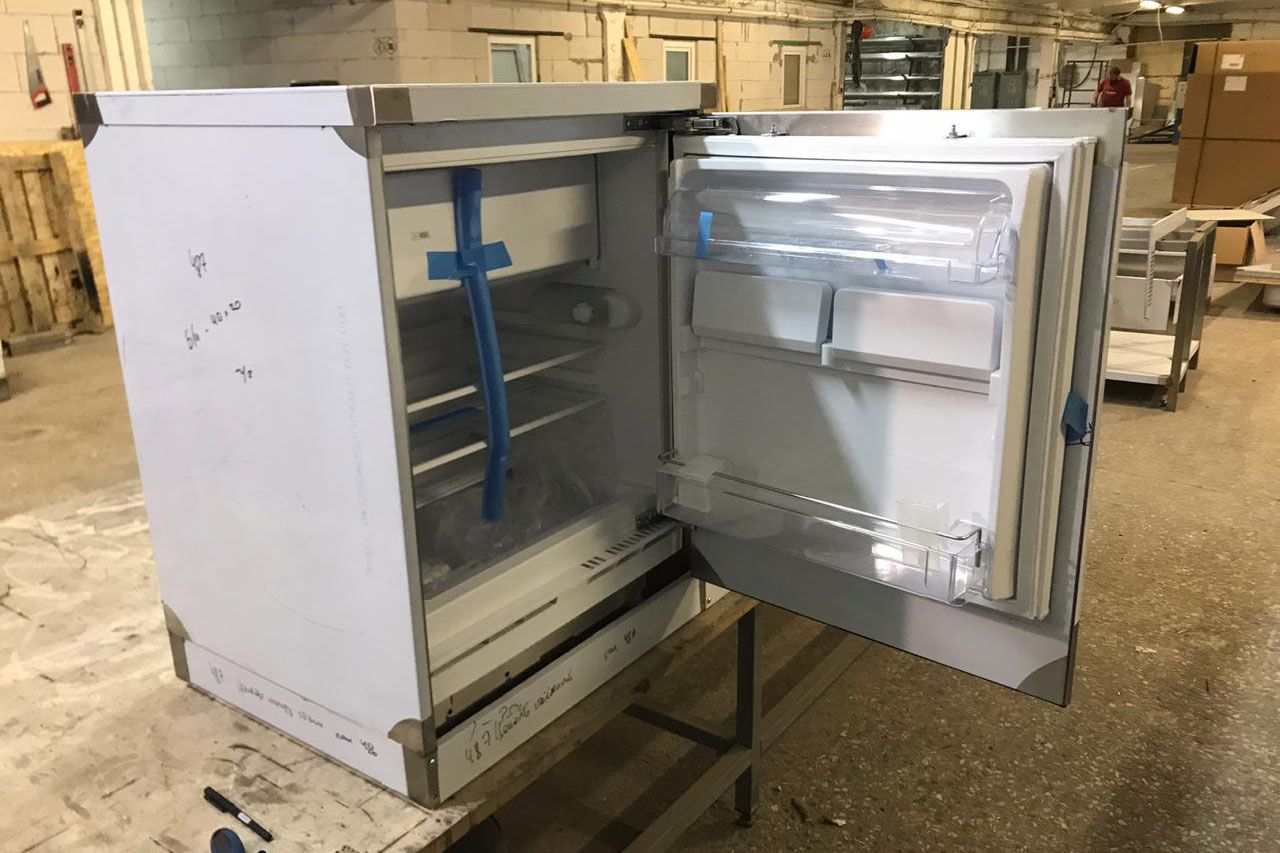 Каркас с встроенным холодильным шкафом